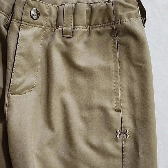 Boys Under Armour Golf Medal Play Short Set of 3 Pairs, Khaki, Size 5, PreOwned - Picture 7 of 12